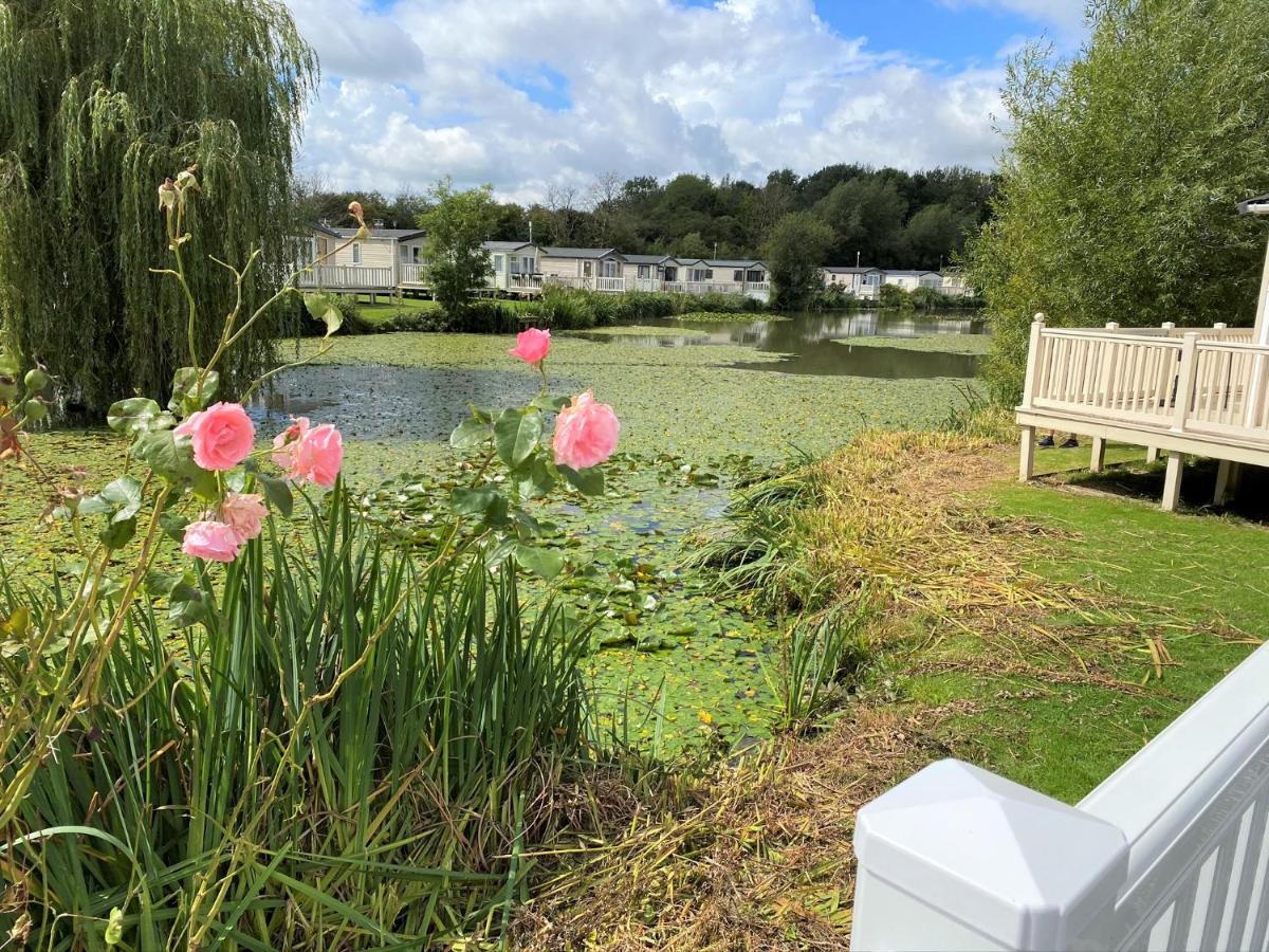 Villa Lilly Pad South Cerney Esterno foto