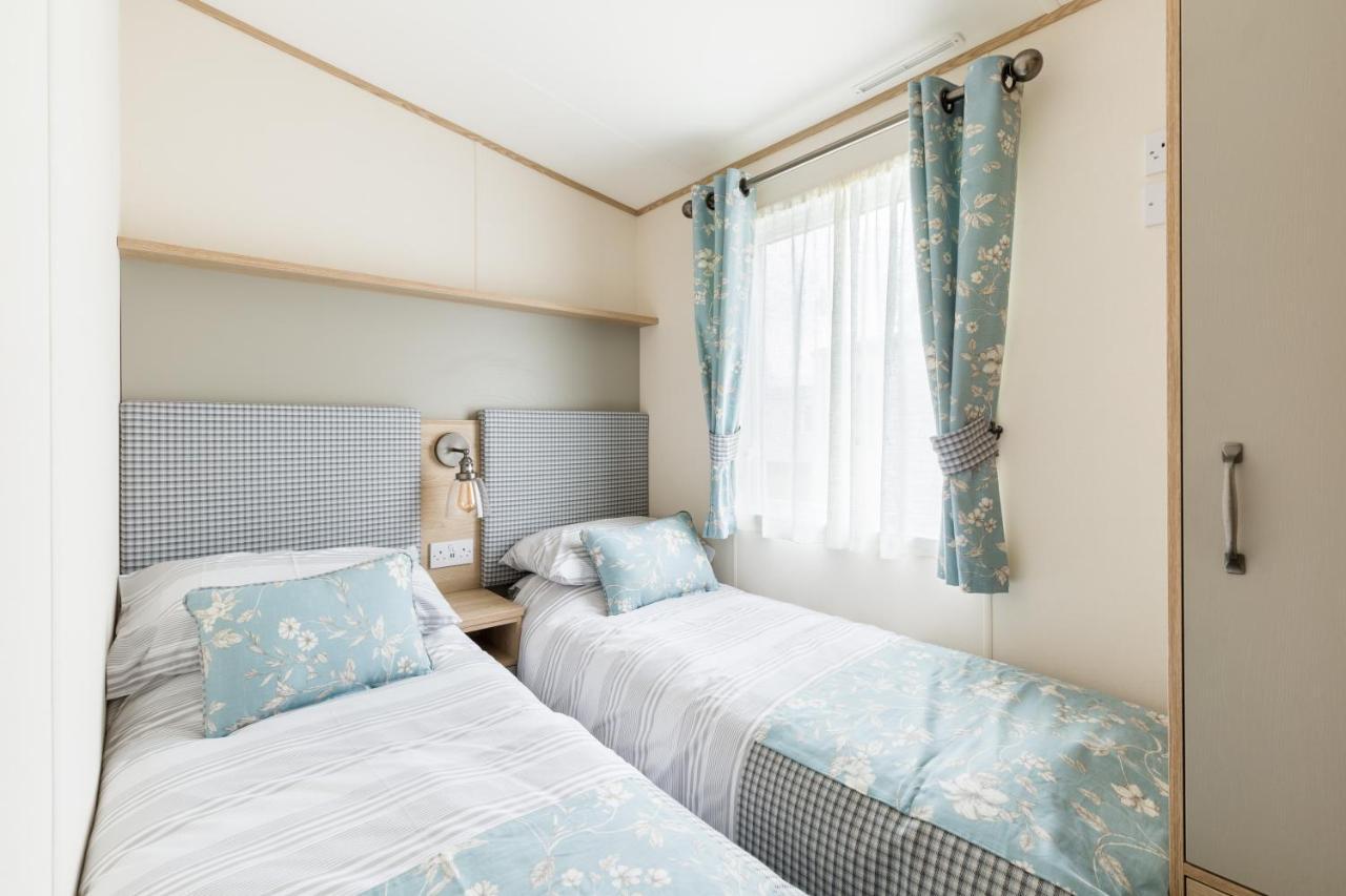 Villa Lilly Pad South Cerney Esterno foto