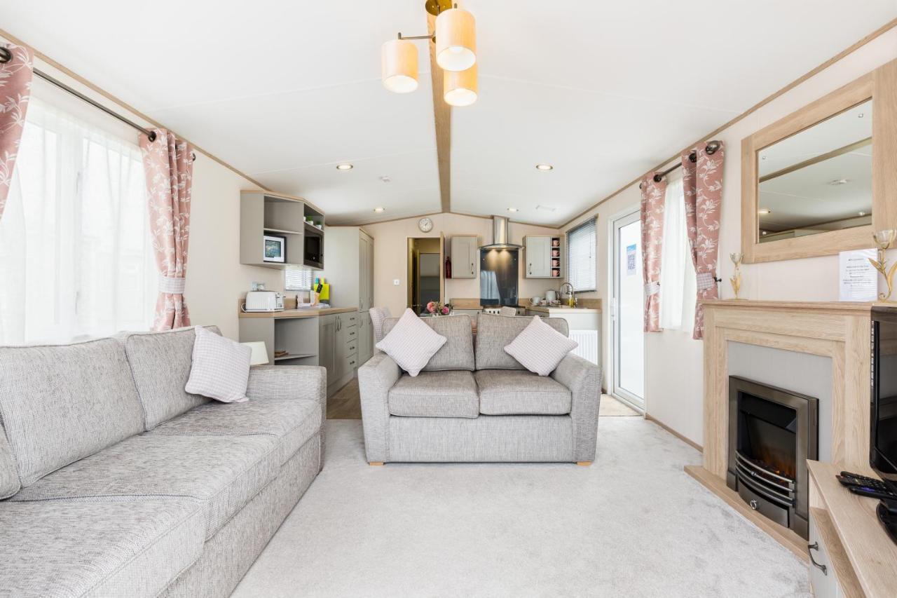 Villa Lilly Pad South Cerney Esterno foto