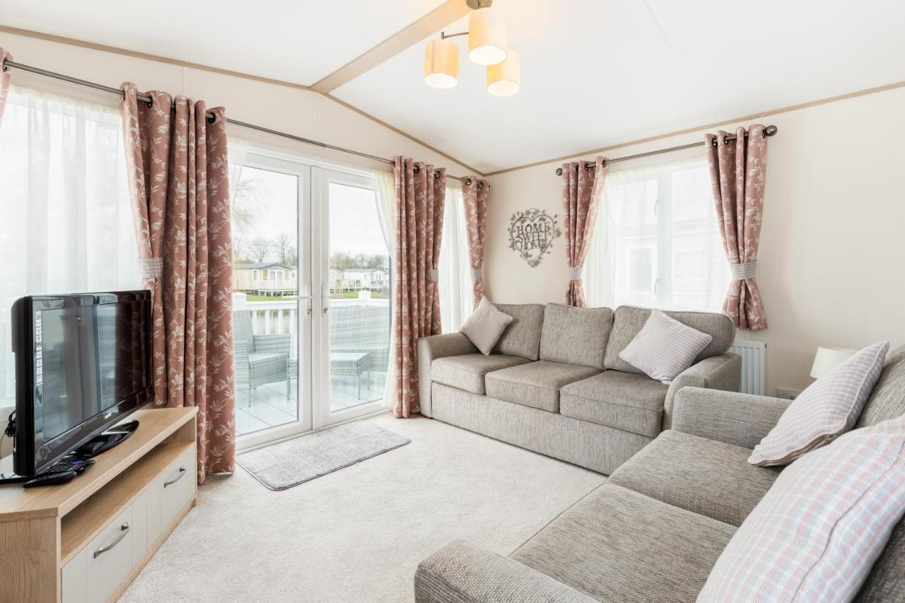 Villa Lilly Pad South Cerney Esterno foto