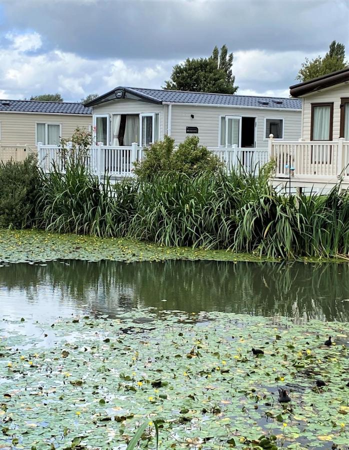 Villa Lilly Pad South Cerney Esterno foto