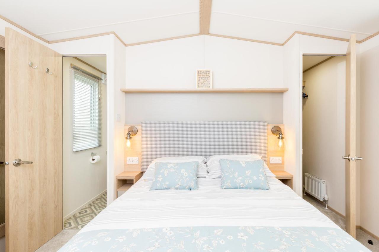 Villa Lilly Pad South Cerney Esterno foto