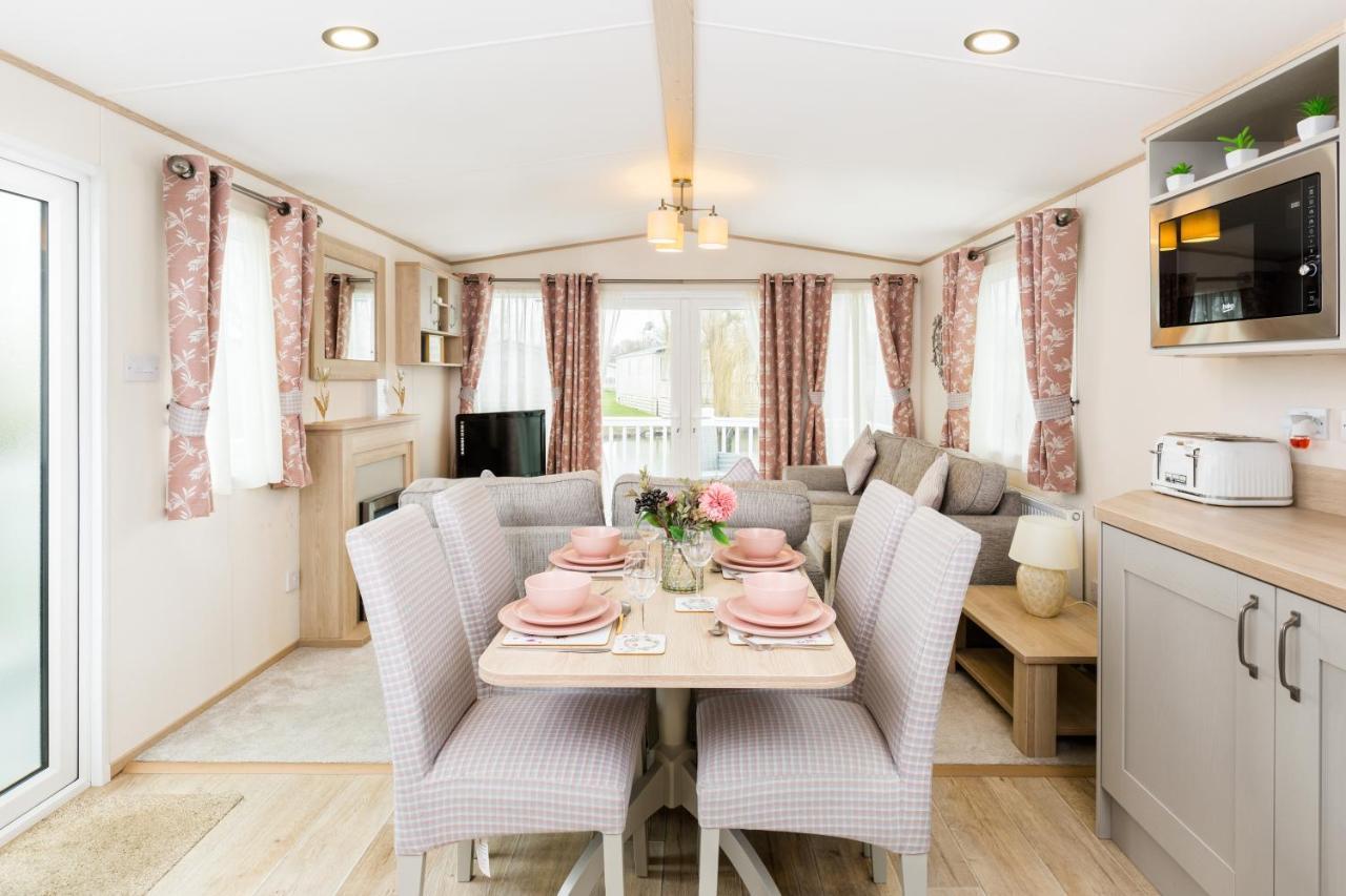 Villa Lilly Pad South Cerney Esterno foto