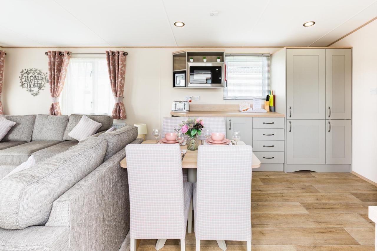 Villa Lilly Pad South Cerney Esterno foto