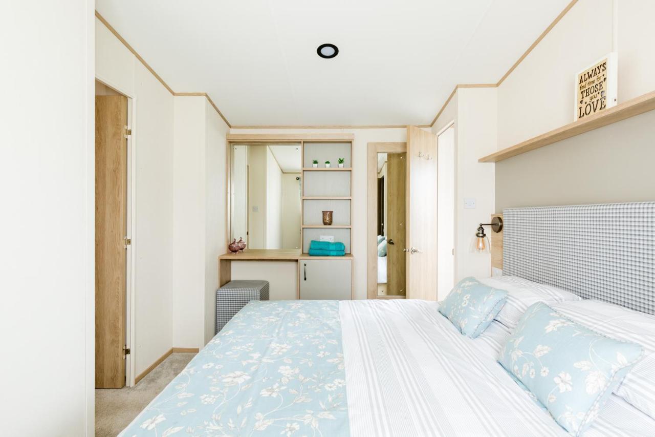 Villa Lilly Pad South Cerney Esterno foto