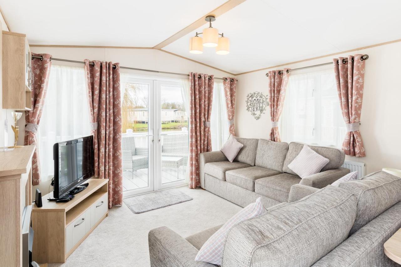 Villa Lilly Pad South Cerney Esterno foto