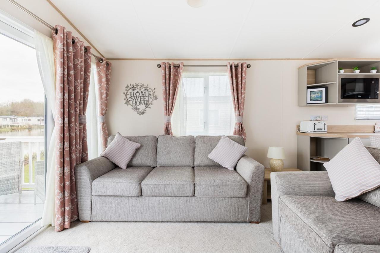 Villa Lilly Pad South Cerney Esterno foto